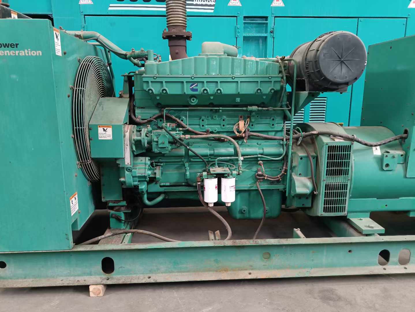 万荣过载会对 600kW 柴油发电机组造成哪些损害？